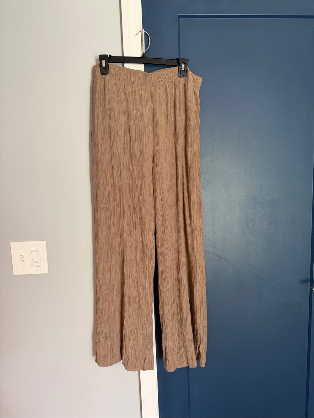 Abercrombie & Fitch Textured Wide-Leg Pants in Taupe